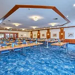 Hotel Trans World Columbus 4*