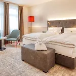 Hotel Trans World Columbus 4*