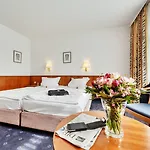 Hotel Trans World Columbus 4*