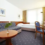 Trans World Columbus Hotel