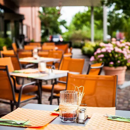 Trans World Columbus Hotel